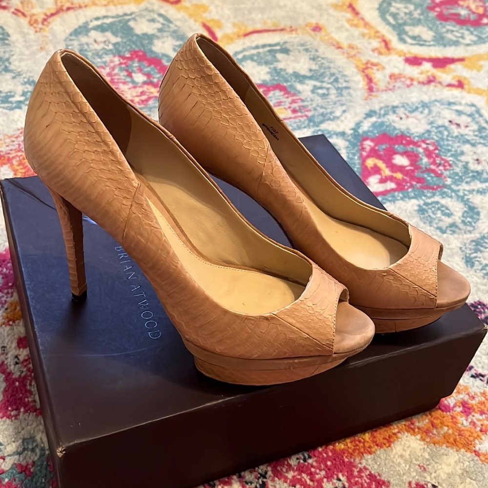 Brian Atwood Franciscan Platform Pump size 7 Natural Snake